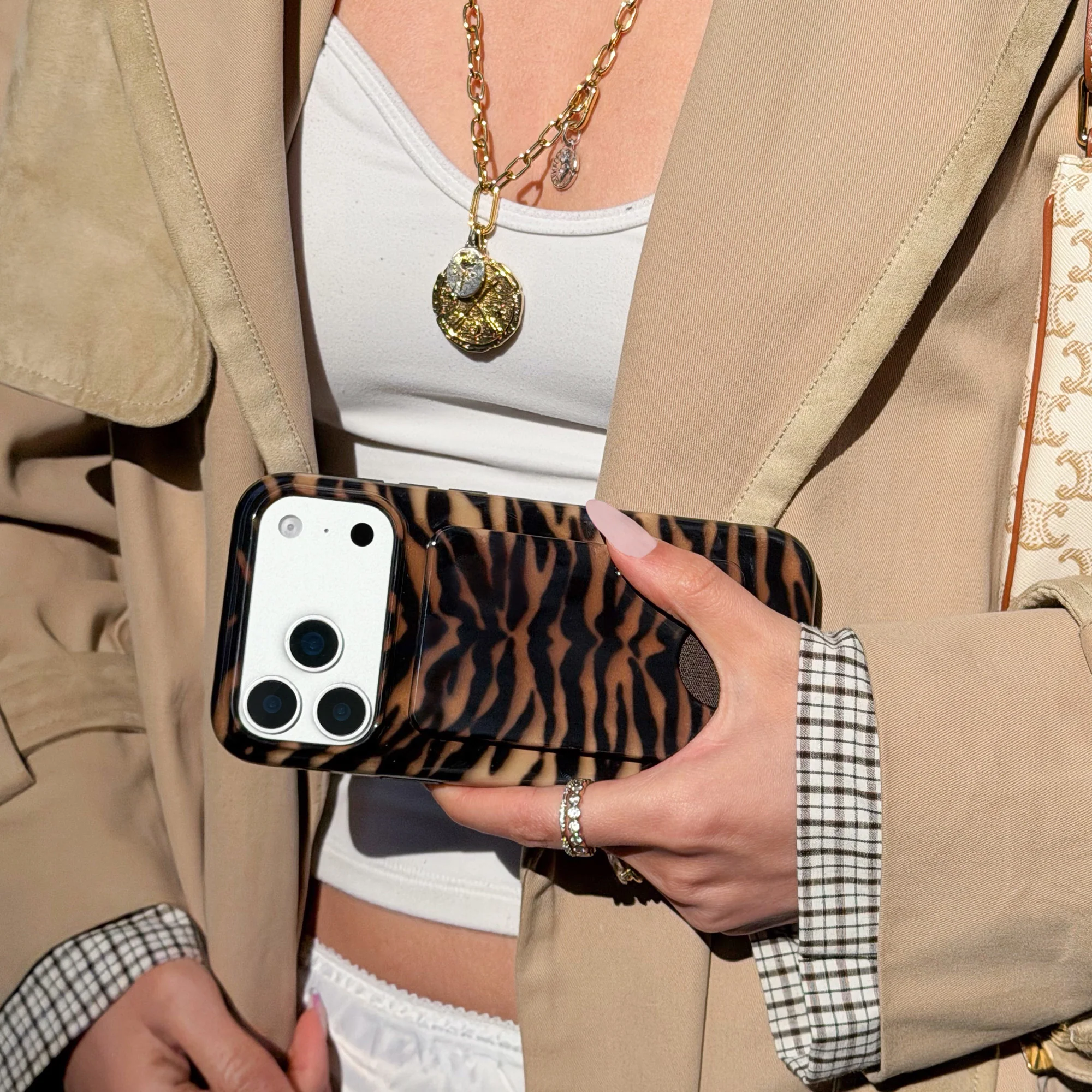 It Girl Tiger MagSafe Wallet - Image 2