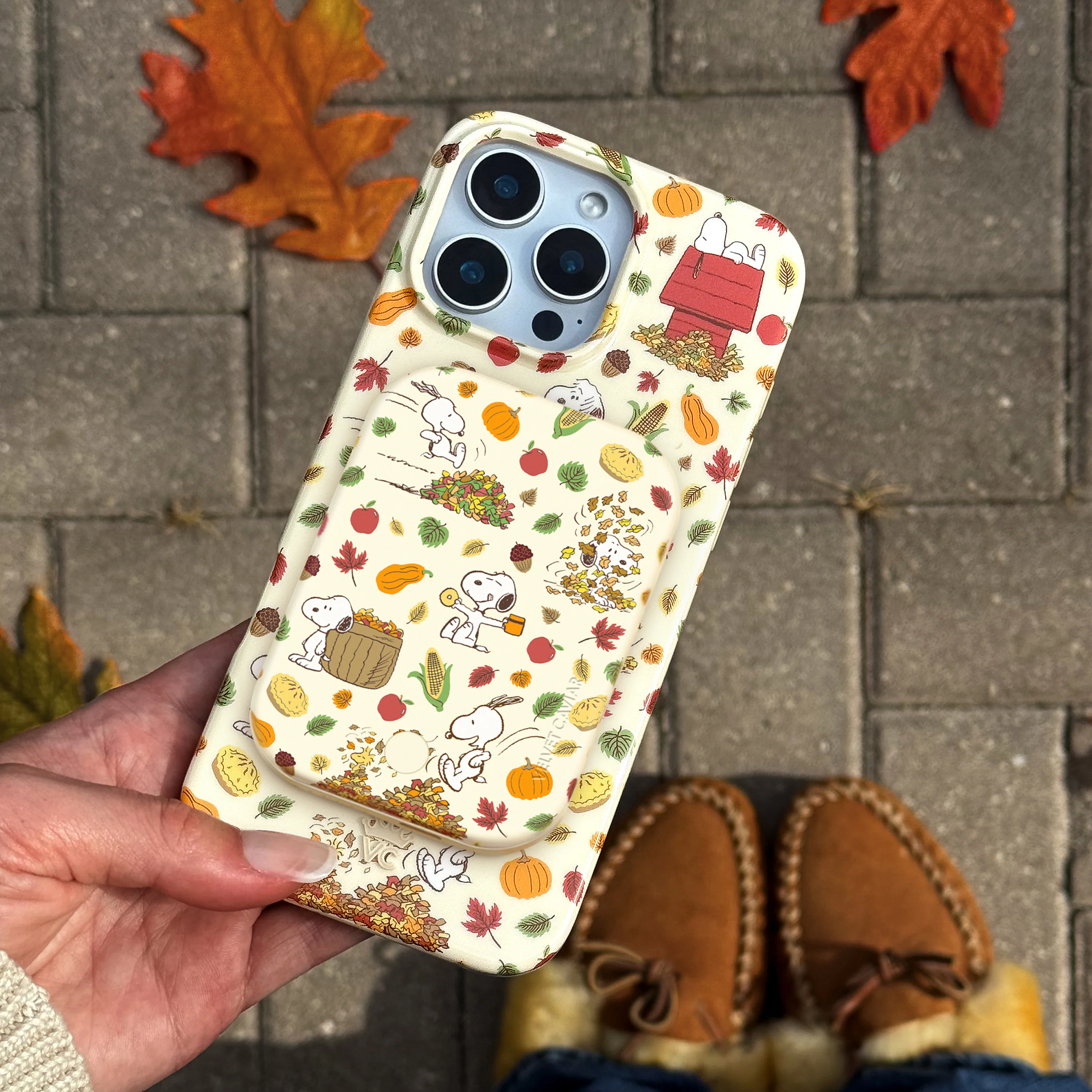 Snoopy Autumn Leaves MagSafe Battery Power Pack - Image 8